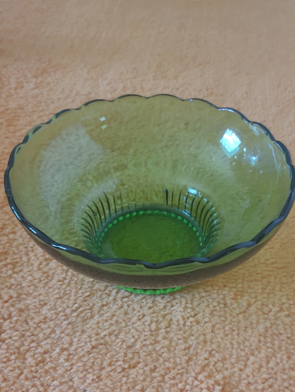 Green Scalloped Glass Decorative Bowl